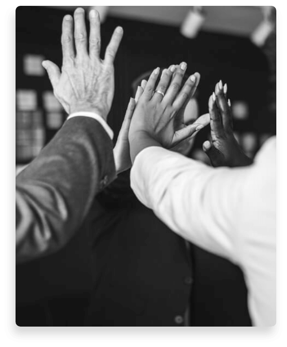 Business partners clapping hands | Mistranscripciones