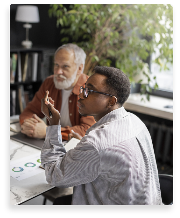 Businessmen discussing their business Términos y Condiciones and updates. A reference is a valuable tool that can help showcase your skills, experience, and character to potential employers or clients. When requesting a reference, it's important to choose someone who can speak positively and knowledgeably about your qualifications and work ethic.